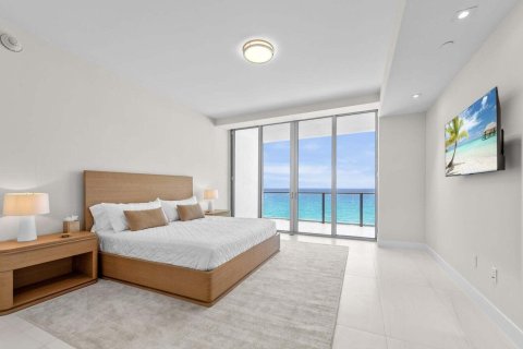 Condo in Riviera Beach, Florida, 2 bedrooms № 2179858 - photo 4