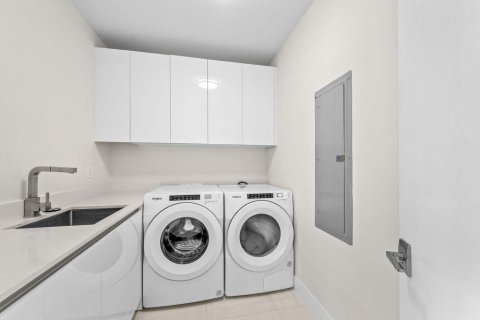 Condo in Riviera Beach, Florida, 2 bedrooms № 2179858 - photo 8