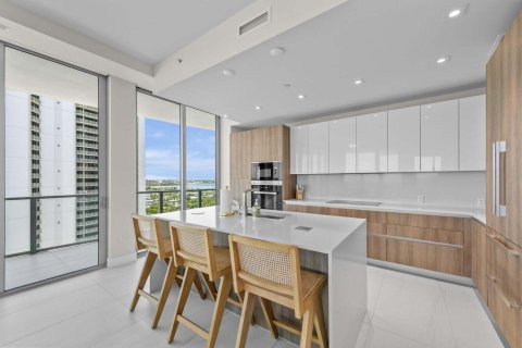 Condo in Riviera Beach, Florida, 2 bedrooms № 2179858 - photo 17