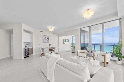 Condo in Riviera Beach, Florida, 2 bedrooms № 2179858 - photo 19