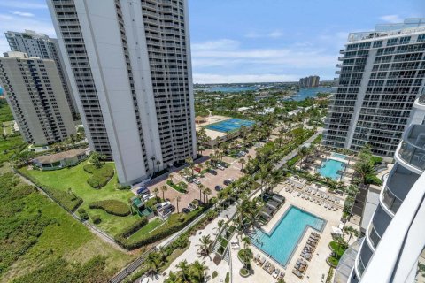 Condo in Riviera Beach, Florida, 2 bedrooms № 2179858 - photo 26
