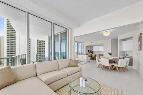 Condo in Riviera Beach, Florida, 2 bedrooms № 2179858 - photo 23
