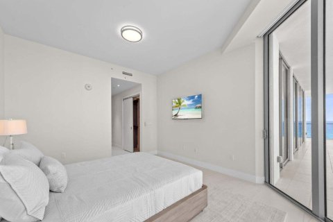 Condo in Riviera Beach, Florida, 2 bedrooms № 2179858 - photo 13