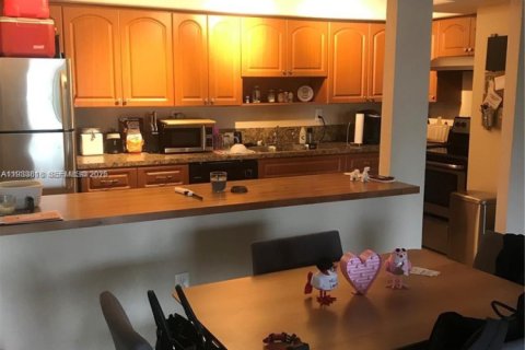 Condo in Miami, Florida, 1 bedroom № 1993297 - photo 5