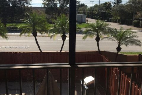 Condo in Miami, Florida, 1 bedroom № 1993297 - photo 9