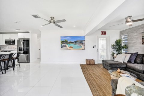 Casa en venta en Hollywood, Florida, 3 dormitorios, 107.77 m2 № 1955343 - foto 2
