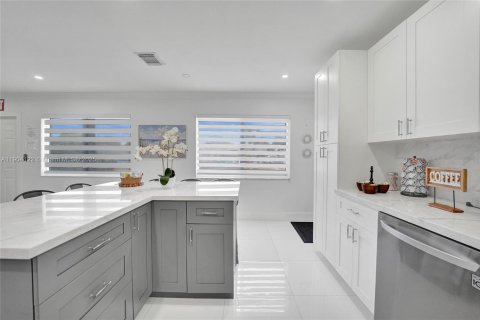 Casa en venta en Hollywood, Florida, 3 dormitorios, 107.77 m2 № 1955343 - foto 13