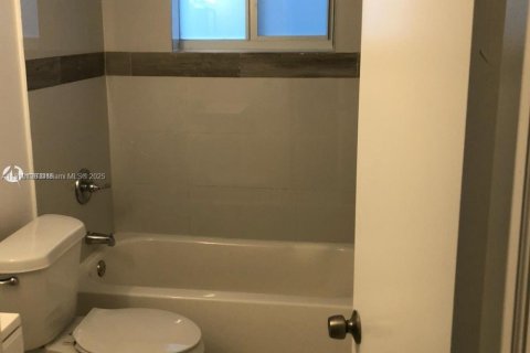 Villa ou maison à louer à Miami, Floride: 1 chambre № 1966420 - photo 10