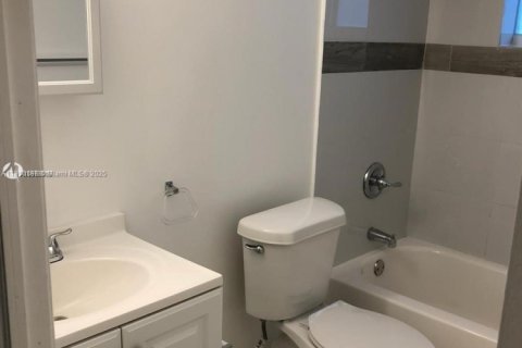Villa ou maison à louer à Miami, Floride: 1 chambre № 1966420 - photo 11