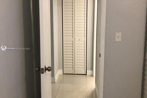 Villa ou maison à louer à Miami, Floride: 1 chambre № 1966420 - photo 9