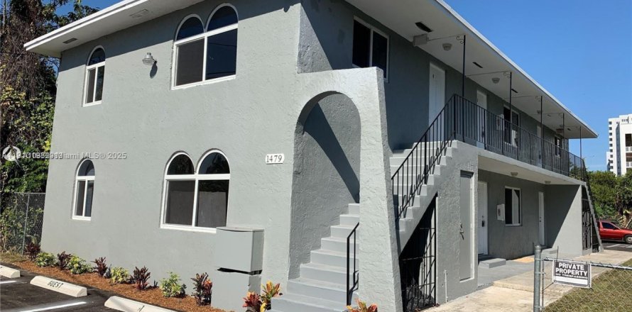 Villa ou maison à Miami, Floride 1 chambre № 1966420