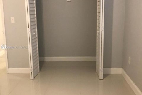 Villa ou maison à louer à Miami, Floride: 1 chambre № 1966420 - photo 8