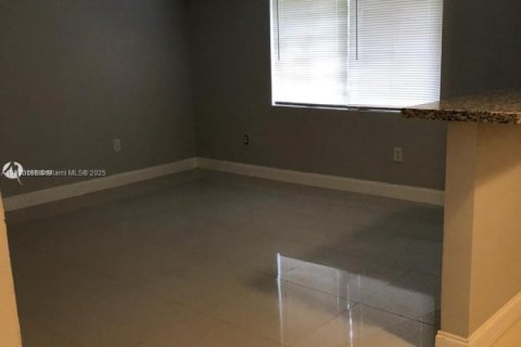 Villa ou maison à louer à Miami, Floride: 1 chambre № 1966420 - photo 6