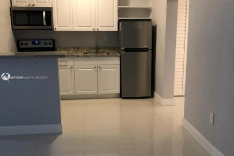 Villa ou maison à louer à Miami, Floride: 1 chambre № 1966420 - photo 4
