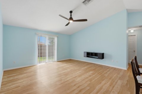 Villa ou maison à vendre à Port St. Lucie, Floride: 3 chambres, 115.57 m2 № 2089637 - photo 10