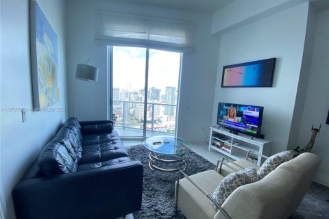 Condominio en alquiler en Miami, Florida, 1 dormitorio, 87.24 m2 № 1921431 - foto 4