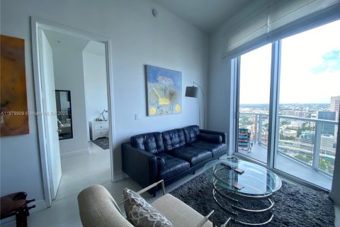 Condo in Miami, Florida, 1 bedroom  № 1921431 - photo 3
