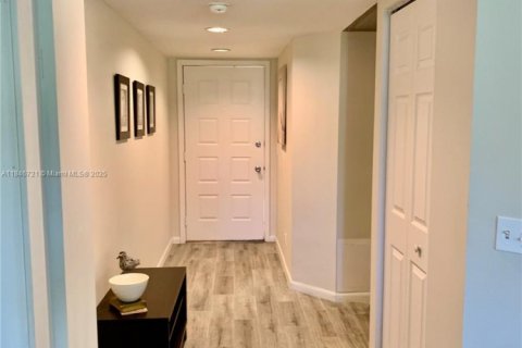 Condominio en venta en Pembroke Pines, Florida, 1 dormitorio, 78.04 m2 № 1846073 - foto 6