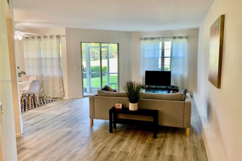 Condominio en venta en Pembroke Pines, Florida, 1 dormitorio, 78.04 m2 № 1846073 - foto 5