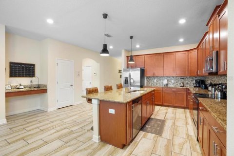 Casa en venta en Kissimmee, Florida, 6 dormitorios, 305.74 m2 № 1540518 - foto 7
