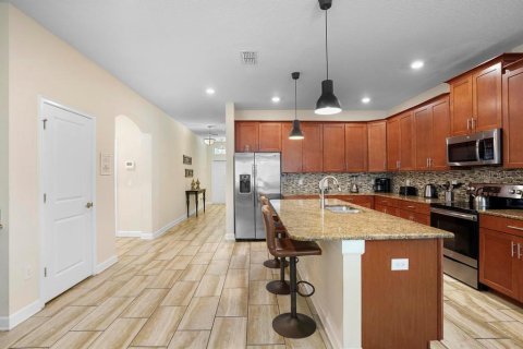Casa en venta en Kissimmee, Florida, 6 dormitorios, 305.74 m2 № 1540518 - foto 8