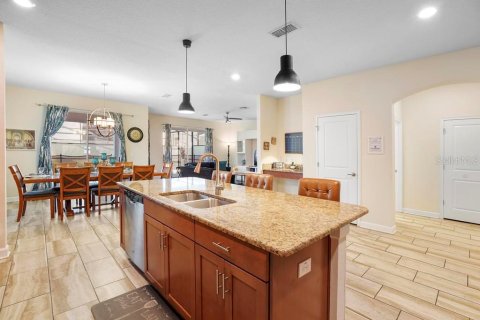 Casa en venta en Kissimmee, Florida, 6 dormitorios, 305.74 m2 № 1540518 - foto 22