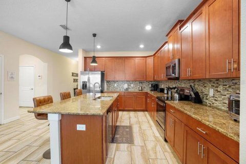 Casa en venta en Kissimmee, Florida, 6 dormitorios, 305.74 m2 № 1540518 - foto 5