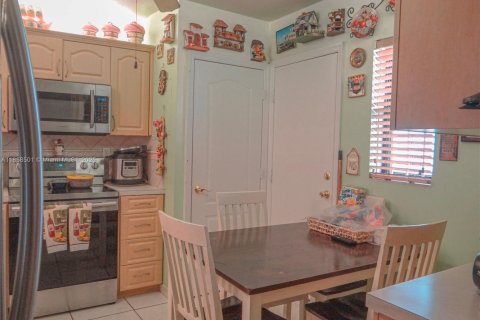 Condominio en venta en Hialeah, Florida, 3 dormitorios, 120.4 m2 № 1887971 - foto 6