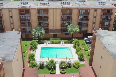 Condominio en venta en Hialeah, Florida, 3 dormitorios, 120.4 m2 № 1887971 - foto 17
