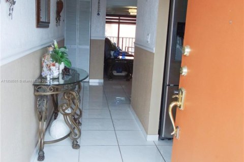 Condominio en venta en Hialeah, Florida, 3 dormitorios, 120.4 m2 № 1887971 - foto 3