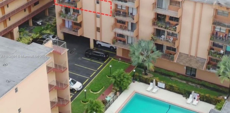 Condominio en Hialeah, Florida, 3 dormitorios № 1887971