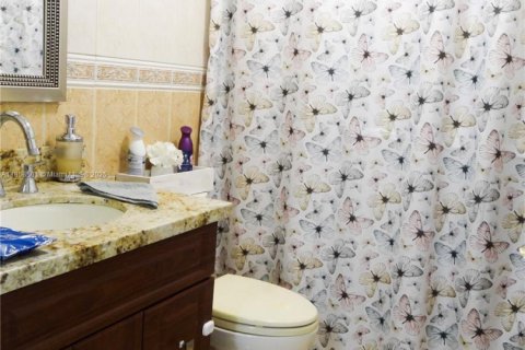 Condominio en venta en Hialeah, Florida, 3 dormitorios, 120.4 m2 № 1887971 - foto 13