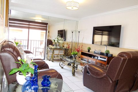 Condominio en venta en Hialeah, Florida, 3 dormitorios, 120.4 m2 № 1887971 - foto 4