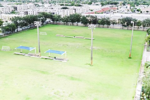 Condominio en venta en Hialeah, Florida, 3 dormitorios, 120.4 m2 № 1887971 - foto 19