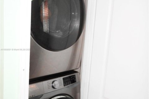 Condominio en venta en Hialeah, Florida, 3 dormitorios, 120.4 m2 № 1887971 - foto 9