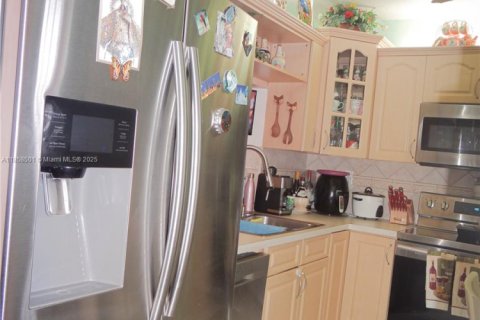 Condominio en venta en Hialeah, Florida, 3 dormitorios, 120.4 m2 № 1887971 - foto 7