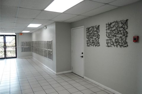 Condominio en venta en Hialeah, Florida, 3 dormitorios, 120.4 m2 № 1887971 - foto 15