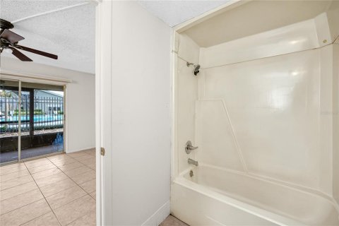Condo in Tampa, Florida, 2 bedrooms № 2156820 - photo 24