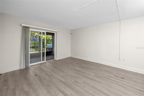 Condo in Tampa, Florida, 2 bedrooms № 2156820 - photo 19
