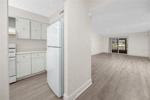 Condo in Tampa, Florida, 2 bedrooms № 2156820 - photo 16