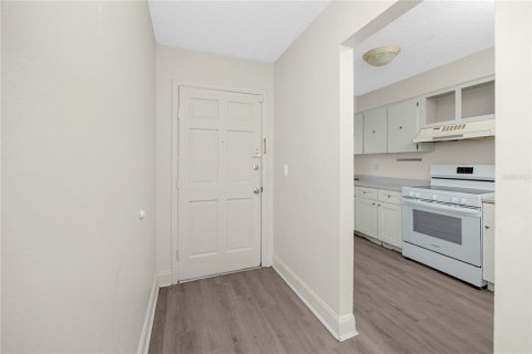 Condo in Tampa, Florida, 2 bedrooms № 2156820 - photo 10
