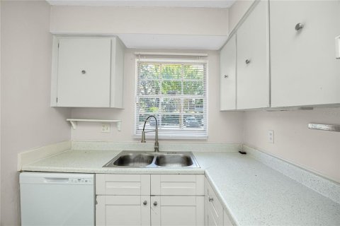 Condo in Tampa, Florida, 2 bedrooms № 2156820 - photo 8