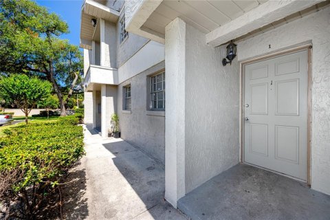 Condo in Tampa, Florida, 2 bedrooms № 2156820 - photo 9
