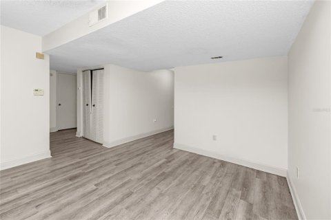 Condo in Tampa, Florida, 2 bedrooms № 2156820 - photo 21