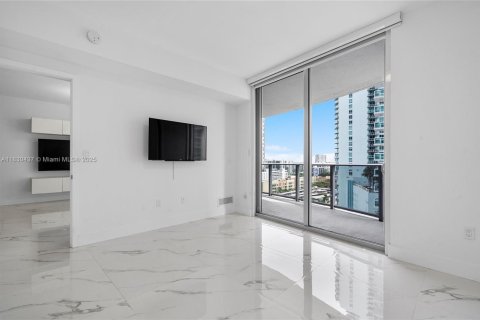 Купить кондоминиум в Майами, Флорида 1 спальня, 70.51м2, № 1814680 - фото 11