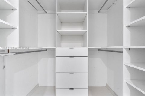 Купить кондоминиум в Майами, Флорида 1 спальня, 70.51м2, № 1814680 - фото 14