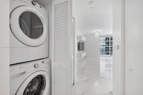 Купить кондоминиум в Майами, Флорида 1 спальня, 70.51м2, № 1814680 - фото 9