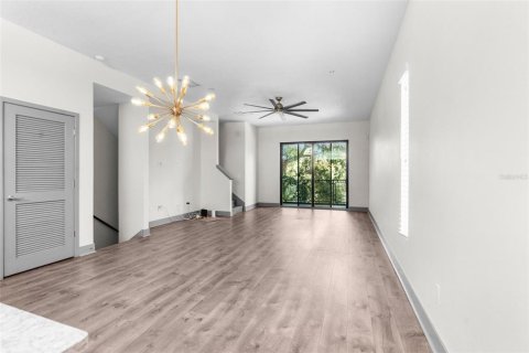 Touwnhouse à louer à Tampa, Floride: 3 chambres, 177.63 m2 № 2105425 - photo 7