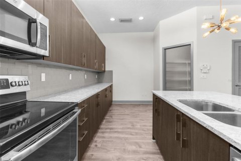 Touwnhouse à louer à Tampa, Floride: 3 chambres, 177.63 m2 № 2105425 - photo 5