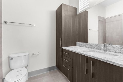 Touwnhouse à louer à Tampa, Floride: 3 chambres, 177.63 m2 № 2105425 - photo 14